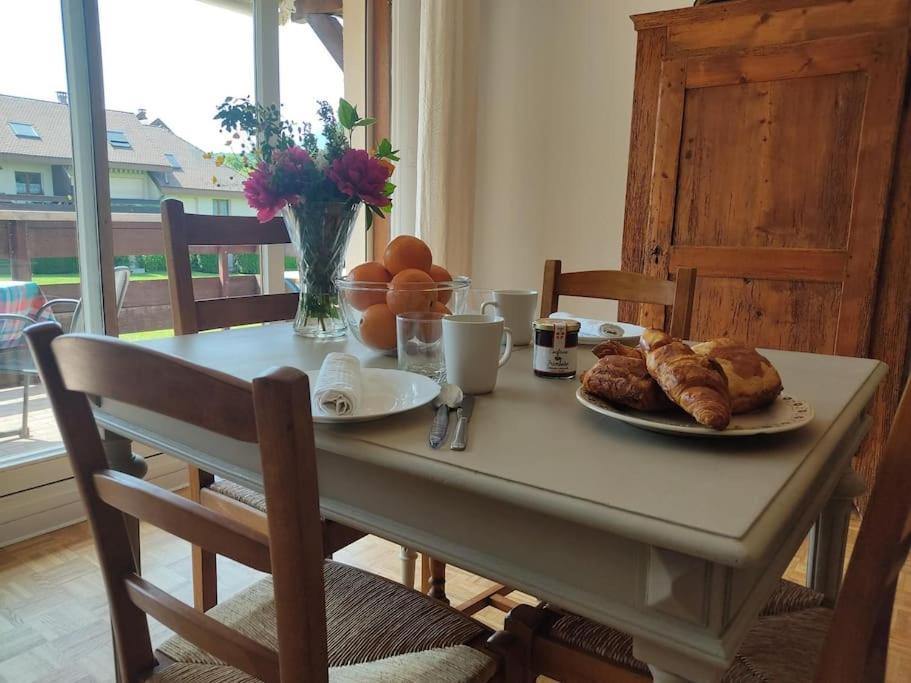 Bel Appartement Au Calme A 5 Minutes Du Village Menthon-Saint-Bernard Zewnętrze zdjęcie